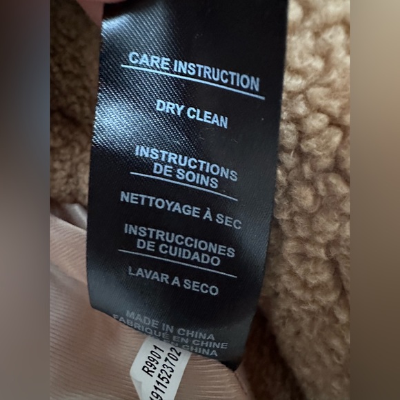 KENSIE
Faux Fur Double Breasted Teddy Coat Small - Picture 16 of 16